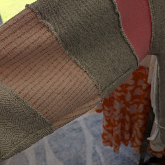 BUCKETLIST Women's Sweatshirt in Gray and Pink Terry Cloth Rough  Edge Collar. - Picture 3 of 5